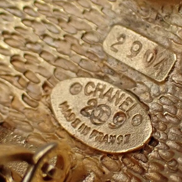 CHANEL CC Logo Oval Button Earrings 29 Clip-On Gold GHW France Vintage - Picture 4 of 13